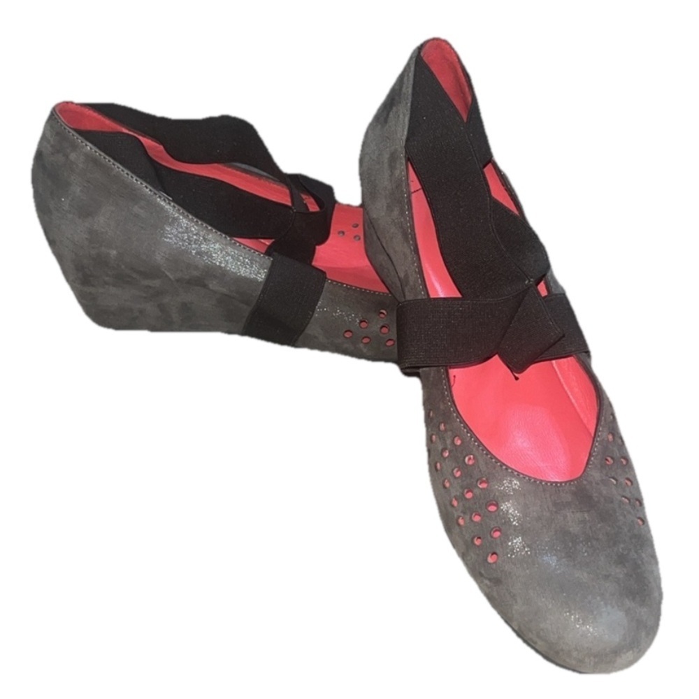 Pas de Rouge Italian Handmade Suede Perforated Wedge‎ 37.5